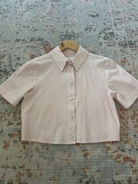 FRAME Denim Seersucker Cropped Top in Azalea Multi Stripe